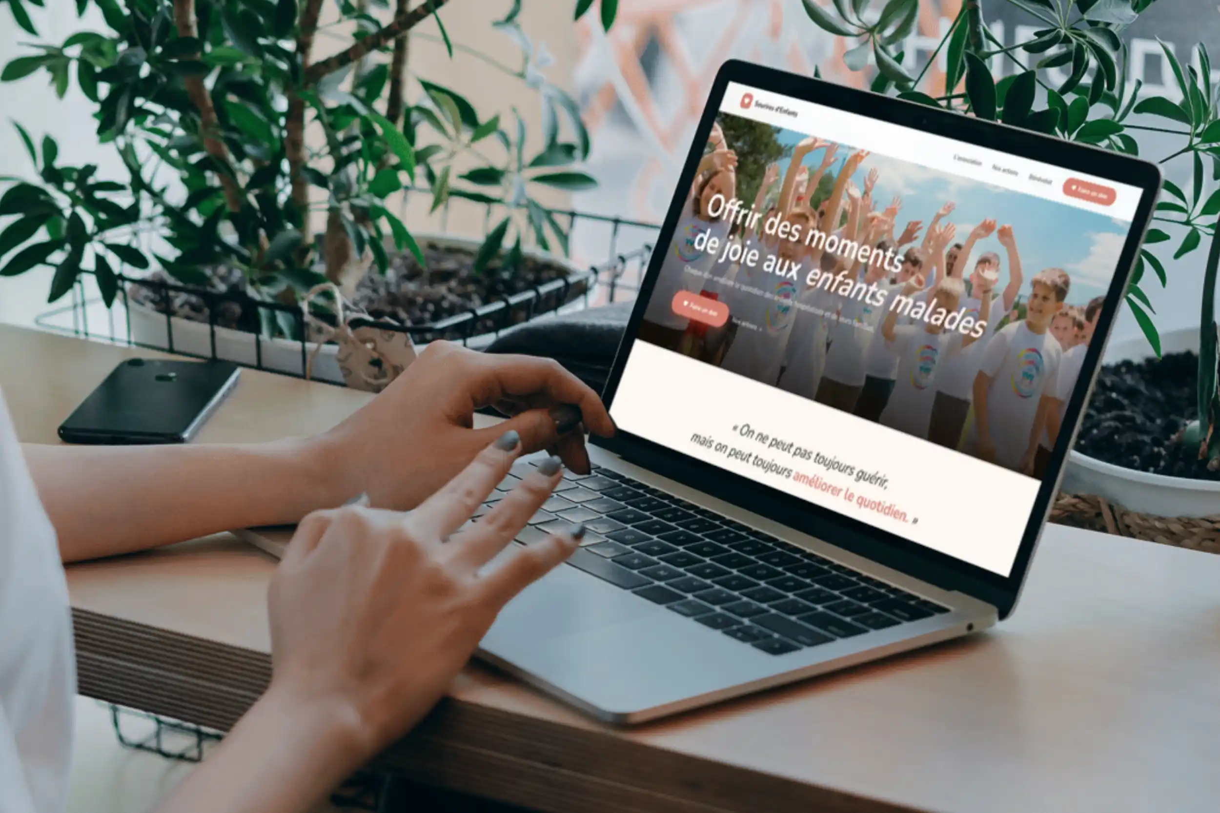 Mockup d'un site internet d'une agence de design créé par Béona